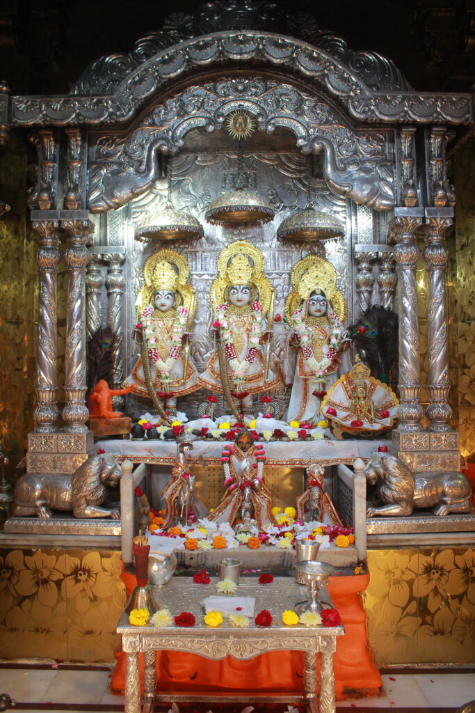 શણગાર દર્શન - શુક્રવાર "પ.પૂ. શ્રી વિસામણબાપુની જગ્યા, પ.પૂ. શ્રી શ્રી ૧૦૦૮ મહામંડલેશ્વર નિર્મળાબા, વિહળધામ પાળિયાદ, આસો સુદ - ૬ છઠ, વિક્રમ સવંત ૨૦૮૨" Shangar Darshan. Friday-Oct- 16/10/2026