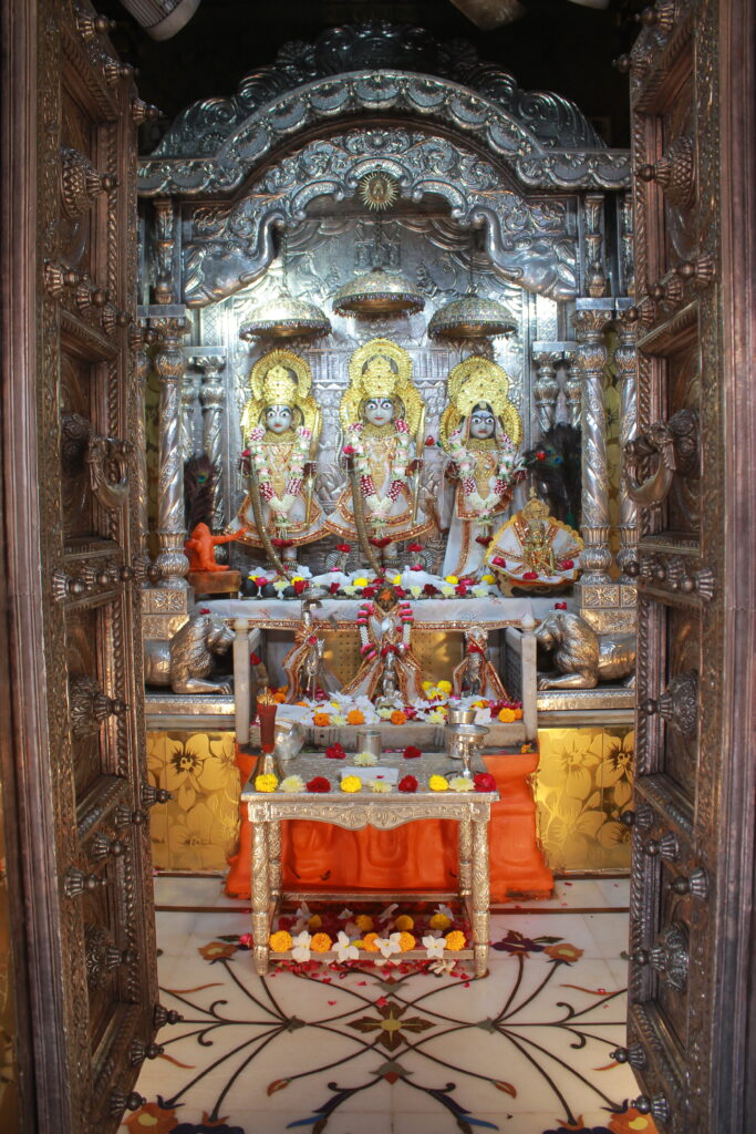 શણગાર દર્શન - શુક્રવાર "પ.પૂ. શ્રી વિસામણબાપુની જગ્યા, પ.પૂ. શ્રી શ્રી ૧૦૦૮ મહામંડલેશ્વર નિર્મળાબા, વિહળધામ પાળિયાદ, આસો સુદ - ૬ છઠ, વિક્રમ સવંત ૨૦૮૨" Shangar Darshan. Friday-Oct- 16/10/2026