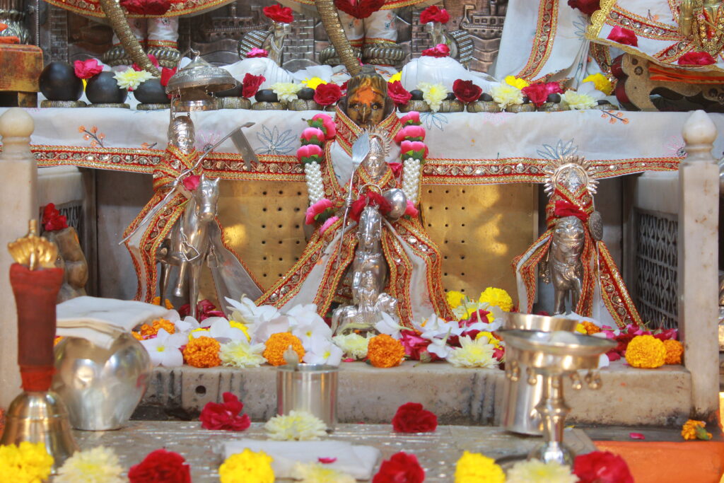 શણગાર દર્શન - શુક્રવાર "પ.પૂ. શ્રી વિસામણબાપુની જગ્યા, પ.પૂ. શ્રી શ્રી ૧૦૦૮ મહામંડલેશ્વર નિર્મળાબા, વિહળધામ પાળિયાદ, આસો સુદ - ૬ છઠ, વિક્રમ સવંત ૨૦૮૨" Shangar Darshan. Friday-Oct- 16/10/2026