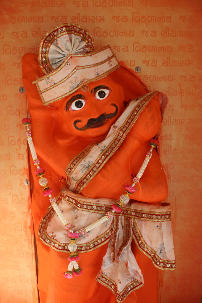 શણગાર દર્શન - શુક્રવાર "પ.પૂ. શ્રી વિસામણબાપુની જગ્યા, પ.પૂ. શ્રી શ્રી ૧૦૦૮ મહામંડલેશ્વર નિર્મળાબા, વિહળધામ પાળિયાદ, આસો સુદ - ૬ છઠ, વિક્રમ સવંત ૨૦૮૨" Shangar Darshan. Friday-Oct- 16/10/2026