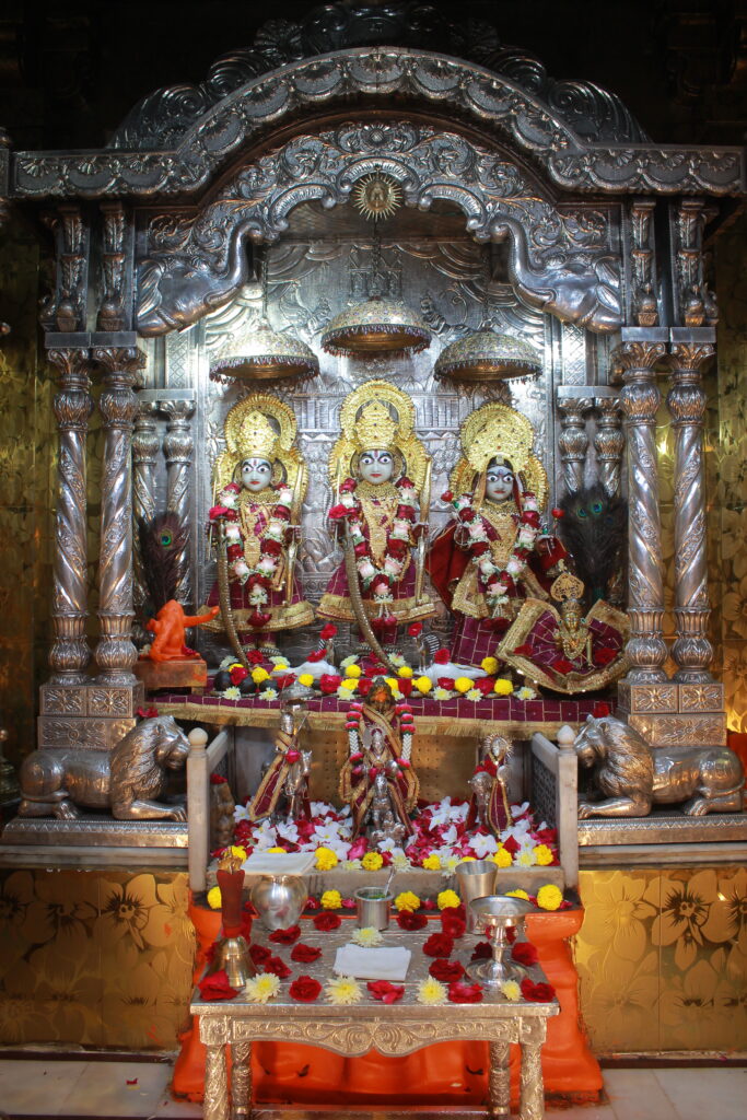 શણગાર દર્શન - સોમવાર "પ.પૂ. શ્રી વિસામણબાપુની જગ્યા, પ.પૂ. શ્રી શ્રી ૧૦૦૮ મહામંડલેશ્વર નિર્મળાબા, વિહળધામ પાળિયાદ, આસો સુદ - ૯ નોમ, વિક્રમ સવંત ૨૦૮૨" Shangar Darshan. Monday-Oct- 19/10/2026