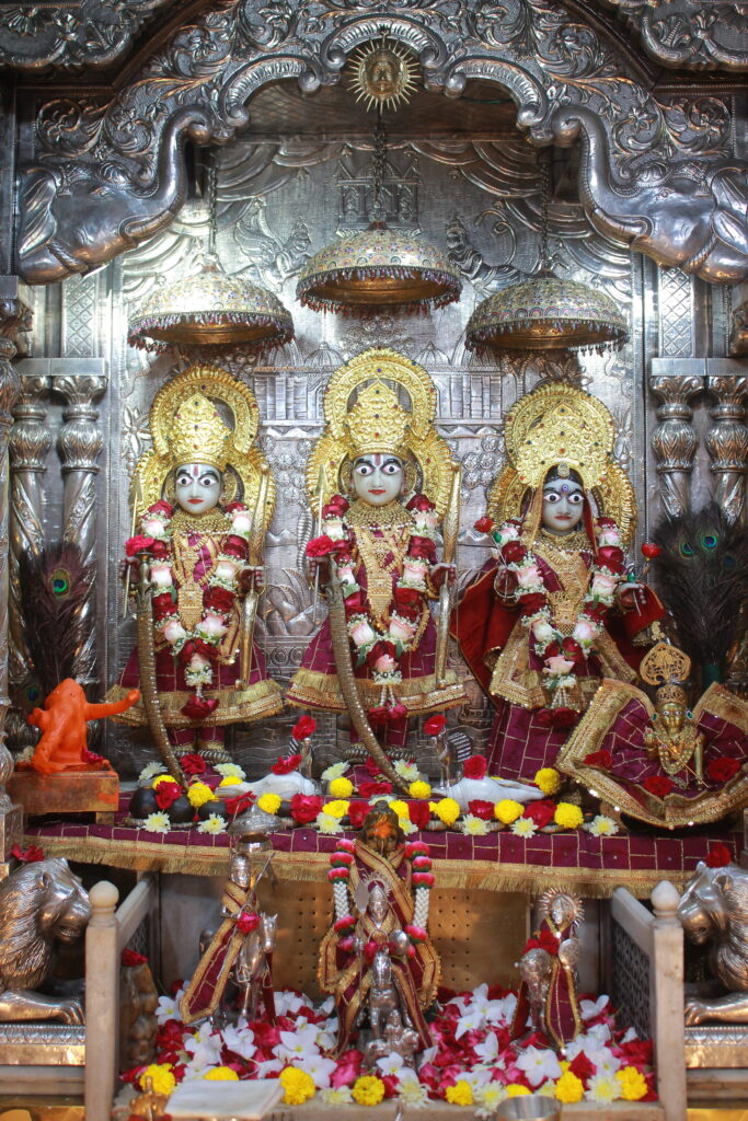 શણગાર દર્શન - સોમવાર "પ.પૂ. શ્રી વિસામણબાપુની જગ્યા, પ.પૂ. શ્રી શ્રી ૧૦૦૮ મહામંડલેશ્વર નિર્મળાબા, વિહળધામ પાળિયાદ, આસો સુદ - ૯ નોમ, વિક્રમ સવંત ૨૦૮૨" Shangar Darshan. Monday-Oct- 19/10/2026