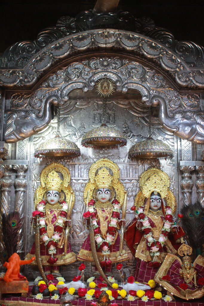 શણગાર દર્શન - સોમવાર "પ.પૂ. શ્રી વિસામણબાપુની જગ્યા, પ.પૂ. શ્રી શ્રી ૧૦૦૮ મહામંડલેશ્વર નિર્મળાબા, વિહળધામ પાળિયાદ, આસો સુદ - ૯ નોમ, વિક્રમ સવંત ૨૦૮૨" Shangar Darshan. Monday-Oct- 19/10/2026