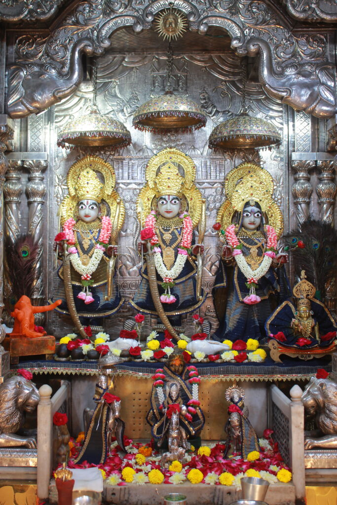શણગાર દર્શન - મંગળવાર "પ.પૂ. શ્રી વિસામણબાપુની જગ્યા, પ.પૂ. શ્રી શ્રી ૧૦૦૮ મહામંડલેશ્વર નિર્મળાબા, વિહળધામ પાળિયાદ, આસો સુદ - ૧૦ દસમ, વિક્રમ સવંત ૨૦૮૨" Shangar Darshan. Tuesday-Oct- 20/10/2026