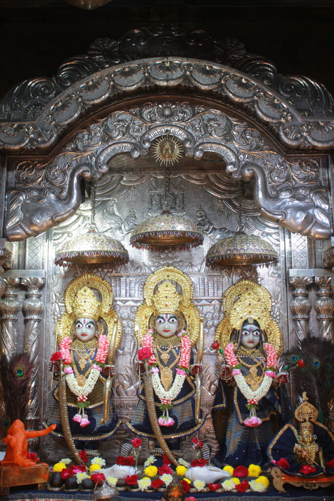 શણગાર દર્શન - મંગળવાર "પ.પૂ. શ્રી વિસામણબાપુની જગ્યા, પ.પૂ. શ્રી શ્રી ૧૦૦૮ મહામંડલેશ્વર નિર્મળાબા, વિહળધામ પાળિયાદ, આસો સુદ - ૧૦ દસમ, વિક્રમ સવંત ૨૦૮૨" Shangar Darshan. Tuesday-Oct- 20/10/2026