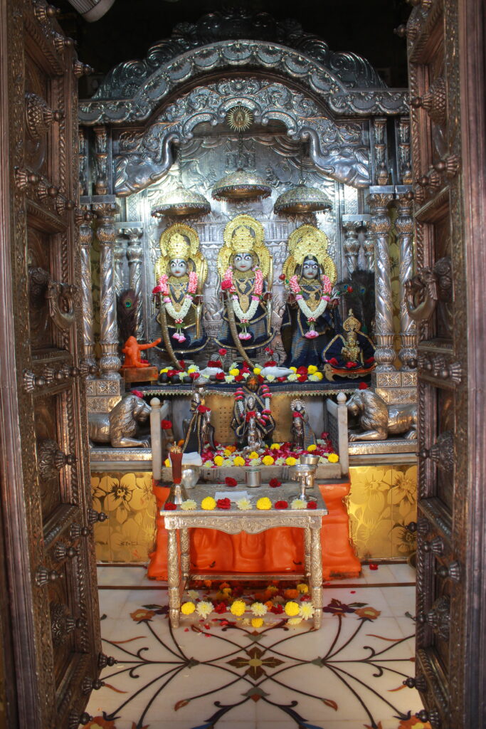 શણગાર દર્શન - મંગળવાર "પ.પૂ. શ્રી વિસામણબાપુની જગ્યા, પ.પૂ. શ્રી શ્રી ૧૦૦૮ મહામંડલેશ્વર નિર્મળાબા, વિહળધામ પાળિયાદ, આસો સુદ - ૧૦ દસમ, વિક્રમ સવંત ૨૦૮૨" Shangar Darshan. Tuesday-Oct- 20/10/2026