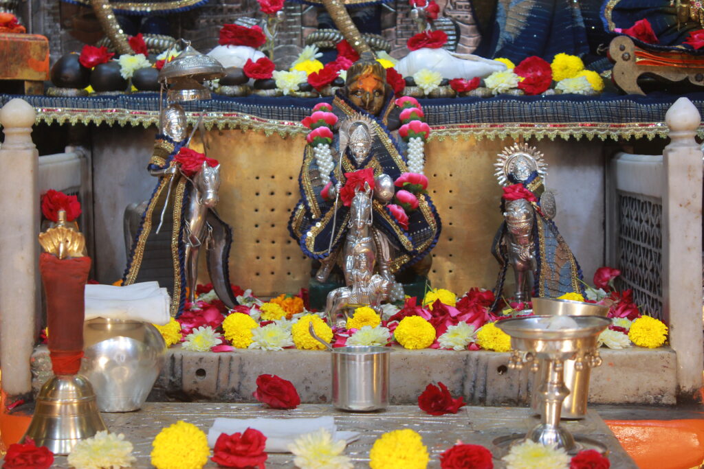 શણગાર દર્શન - મંગળવાર "પ.પૂ. શ્રી વિસામણબાપુની જગ્યા, પ.પૂ. શ્રી શ્રી ૧૦૦૮ મહામંડલેશ્વર નિર્મળાબા, વિહળધામ પાળિયાદ, આસો સુદ - ૧૦ દસમ, વિક્રમ સવંત ૨૦૮૨" Shangar Darshan. Tuesday-Oct- 20/10/2026