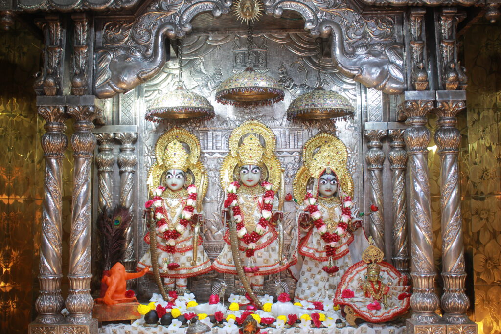 શણગાર દર્શન - શુક્રવાર "પ.પૂ. શ્રી વિસામણબાપુની જગ્યા, પ.પૂ. શ્રી શ્રી ૧૦૦૮ મહામંડલેશ્વર નિર્મળાબા, વિહળધામ પાળિયાદ, આસો સુદ - ૧૩ તેરસ, વિક્રમ સવંત ૨૦૮૨" Shangar Darshan. Friday-Oct- 23/10/2026