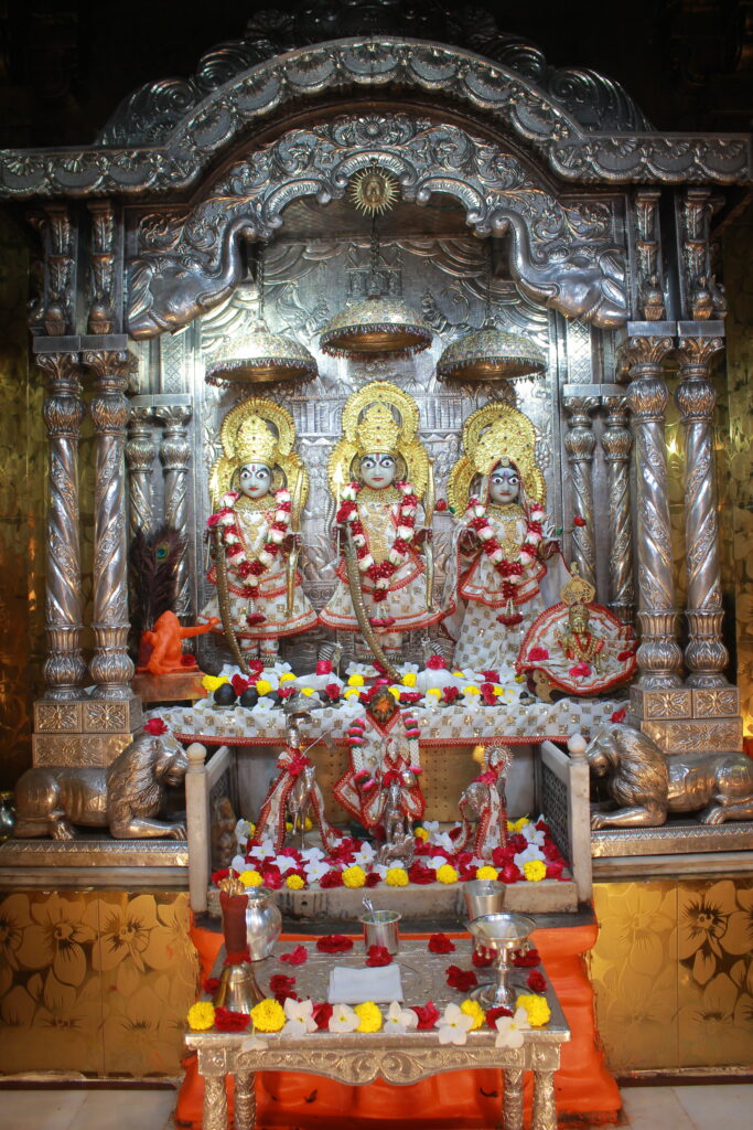 શણગાર દર્શન - શુક્રવાર "પ.પૂ. શ્રી વિસામણબાપુની જગ્યા, પ.પૂ. શ્રી શ્રી ૧૦૦૮ મહામંડલેશ્વર નિર્મળાબા, વિહળધામ પાળિયાદ, આસો સુદ - ૧૩ તેરસ, વિક્રમ સવંત ૨૦૮૨" Shangar Darshan. Friday-Oct- 23/10/2026