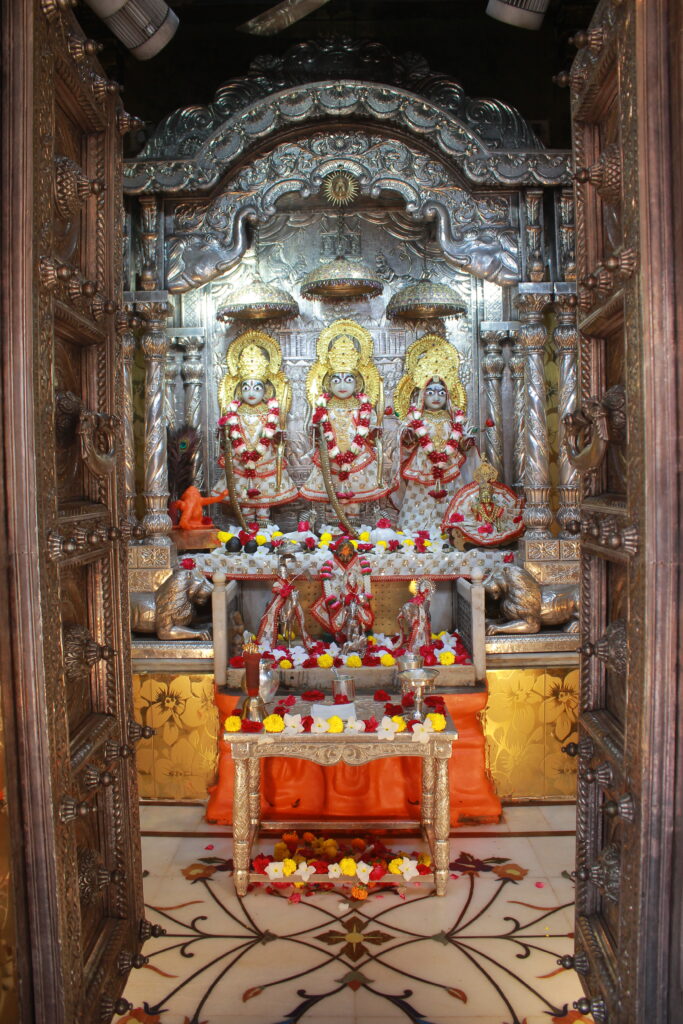 શણગાર દર્શન - શુક્રવાર "પ.પૂ. શ્રી વિસામણબાપુની જગ્યા, પ.પૂ. શ્રી શ્રી ૧૦૦૮ મહામંડલેશ્વર નિર્મળાબા, વિહળધામ પાળિયાદ, આસો સુદ - ૧૩ તેરસ, વિક્રમ સવંત ૨૦૮૨" Shangar Darshan. Friday-Oct- 23/10/2026