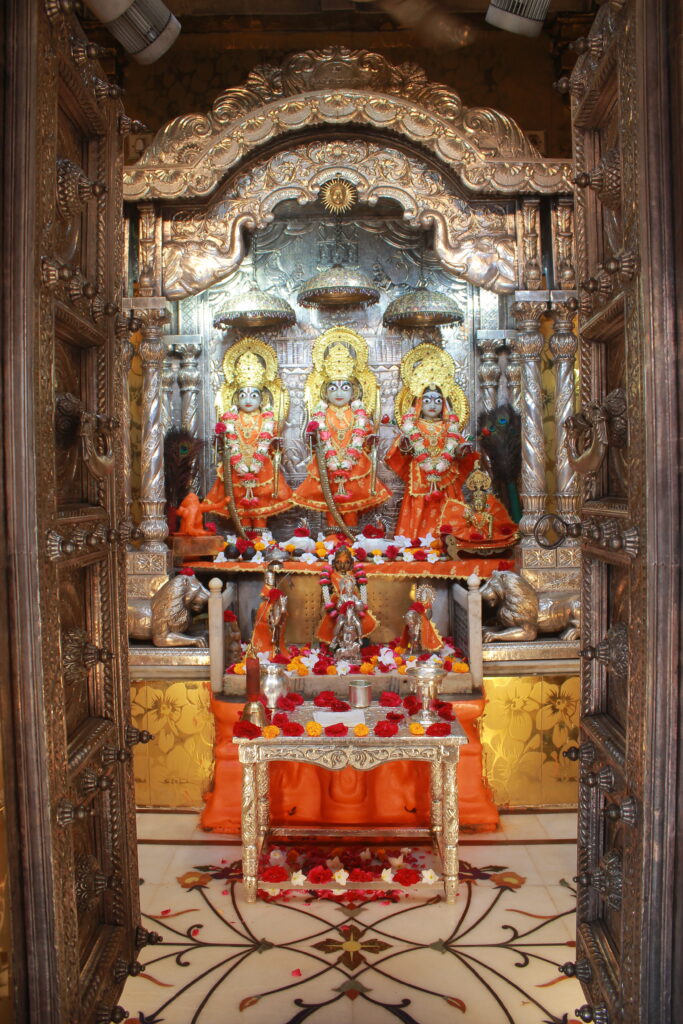 શણગાર દર્શન - મંગળવાર "પ.પૂ. શ્રી વિસામણબાપુની જગ્યા, પ.પૂ. શ્રી શ્રી ૧૦૦૮ મહામંડલેશ્વર નિર્મળાબા, વિહળધામ પાળિયાદ, આસો વદ - ૨ બીજ, વિક્રમ સવંત ૨૦૮૨" Shangar Darshan. Tuesday-Oct- 27/10/2026