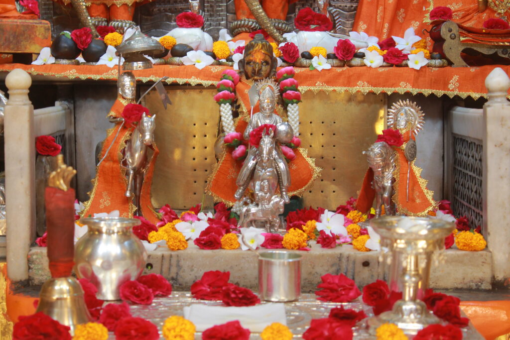 શણગાર દર્શન - મંગળવાર "પ.પૂ. શ્રી વિસામણબાપુની જગ્યા, પ.પૂ. શ્રી શ્રી ૧૦૦૮ મહામંડલેશ્વર નિર્મળાબા, વિહળધામ પાળિયાદ, આસો વદ - ૨ બીજ, વિક્રમ સવંત ૨૦૮૨" Shangar Darshan. Tuesday-Oct- 27/10/2026