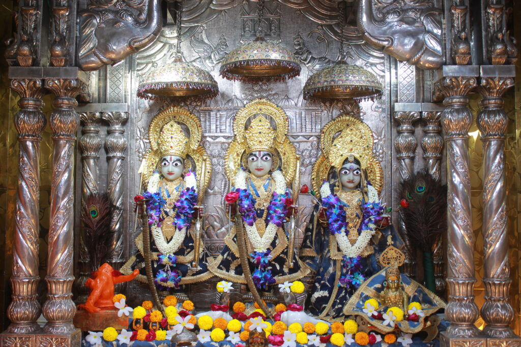 શણગાર દર્શન - શનિવાર "પ.પૂ. શ્રી વિસામણબાપુની જગ્યા, પ.પૂ. શ્રી શ્રી ૧૦૦૮ મહામંડલેશ્વર નિર્મળાબા, વિહળધામ પાળિયાદ, આસો વદ - ૬ છઠ, વિક્રમ સવંત ૨૦૮૨" Shangar Darshan. Saturday-Oct- 31/10/2026