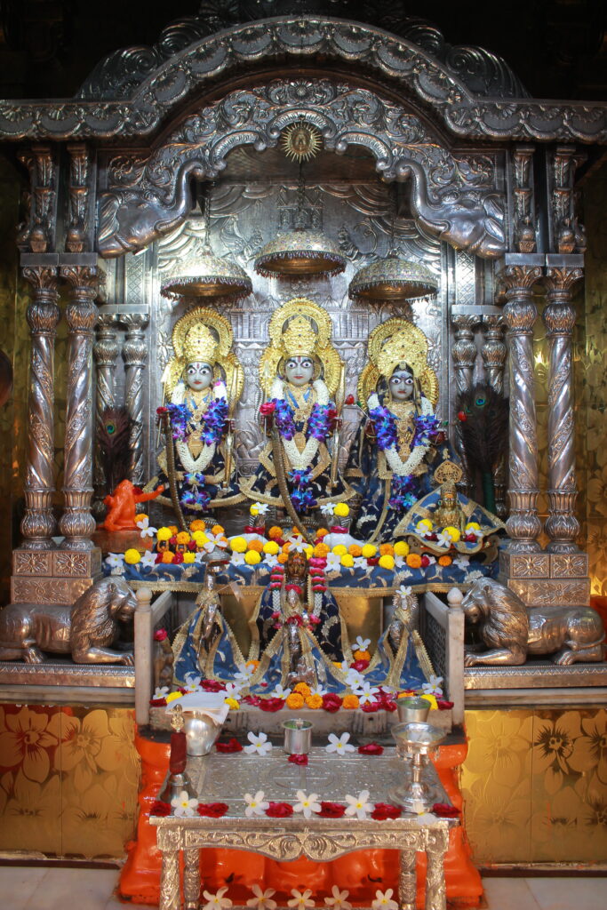 શણગાર દર્શન - શનિવાર "પ.પૂ. શ્રી વિસામણબાપુની જગ્યા, પ.પૂ. શ્રી શ્રી ૧૦૦૮ મહામંડલેશ્વર નિર્મળાબા, વિહળધામ પાળિયાદ, આસો વદ - ૬ છઠ, વિક્રમ સવંત ૨૦૮૨" Shangar Darshan. Saturday-Oct- 31/10/2026