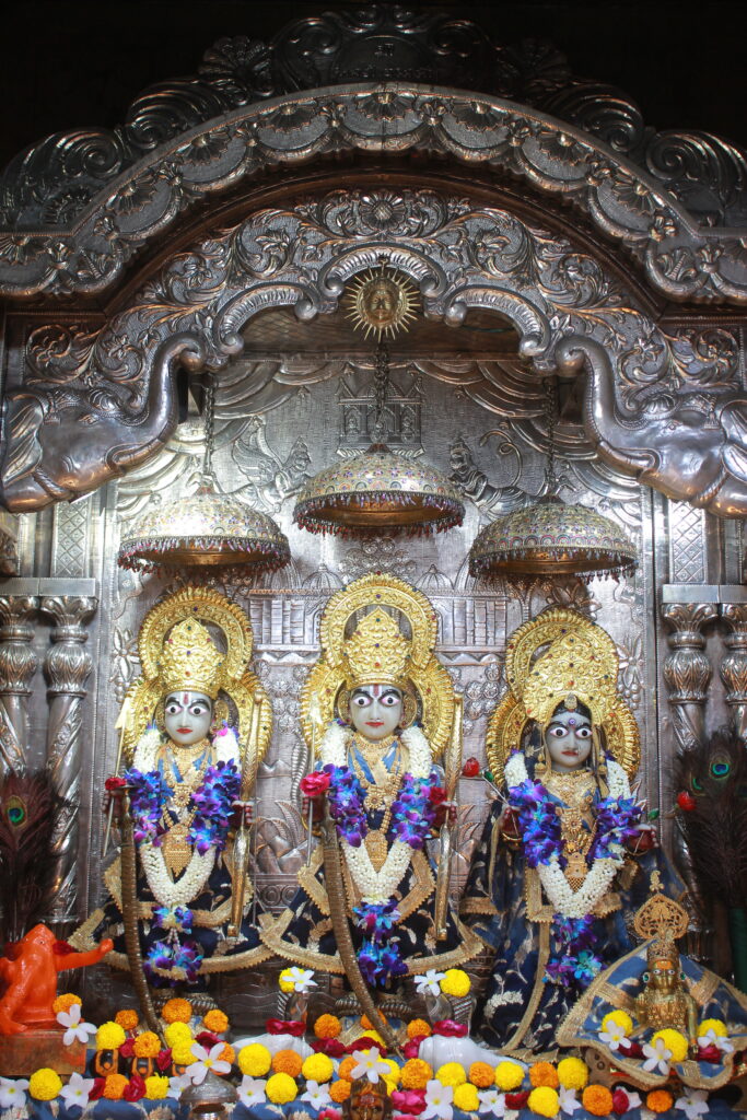 શણગાર દર્શન - શનિવાર "પ.પૂ. શ્રી વિસામણબાપુની જગ્યા, પ.પૂ. શ્રી શ્રી ૧૦૦૮ મહામંડલેશ્વર નિર્મળાબા, વિહળધામ પાળિયાદ, આસો વદ - ૬ છઠ, વિક્રમ સવંત ૨૦૮૨" Shangar Darshan. Saturday-Oct- 31/10/2026